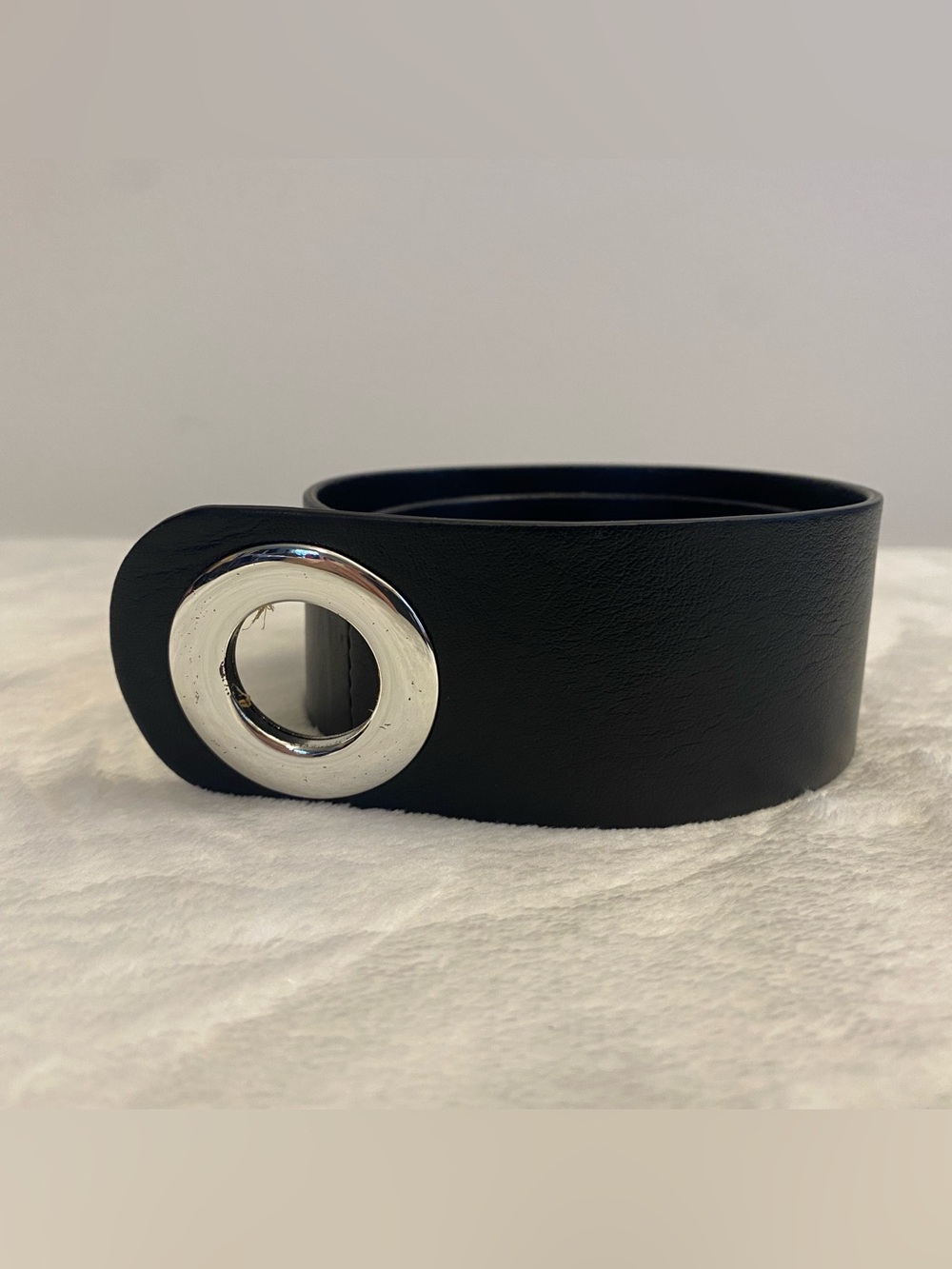 WHBM Black Leather Loop Belt Ful Beautiful - M